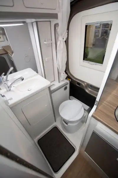 The washroom in the Murvi Pimento SB campervan (Click to view full screen)
