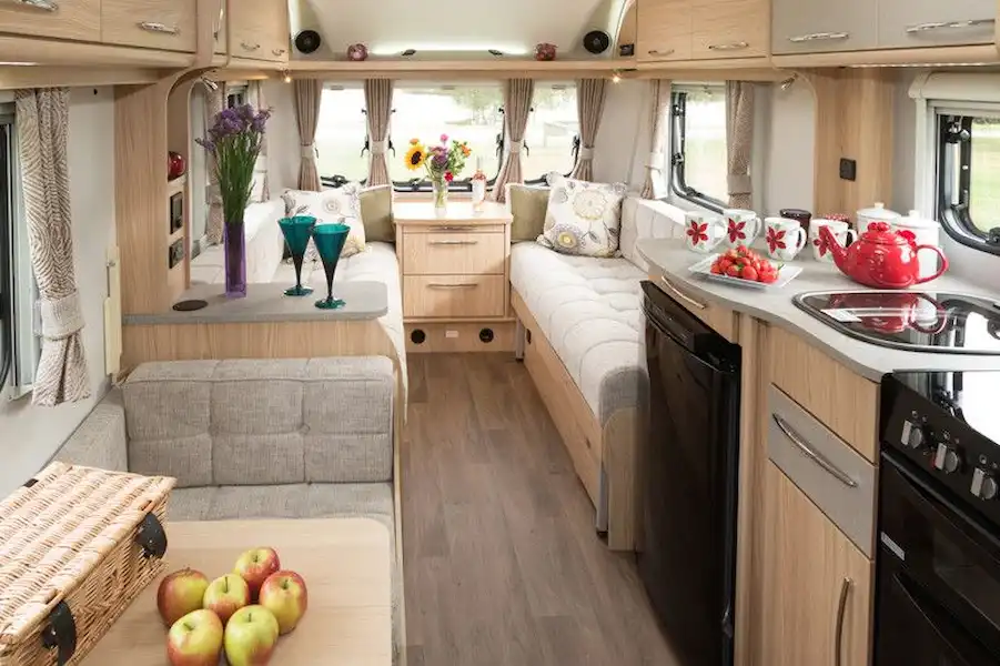 Coachman Vision 640/6 - caravan review (Click to view full screen)
