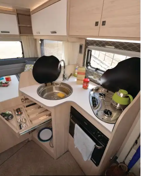 The kitchen area of the Auto-Trail F-Line F68 motorhome (Click to view full screen)