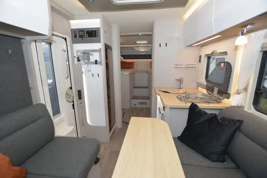 The interior in the Hymer T-Class S 685 motorhome (Click to view full screen)