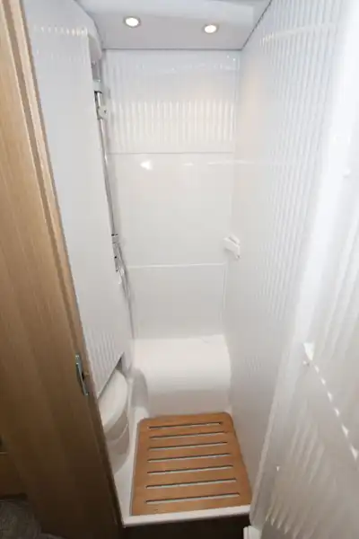 The shower in the Carado I338 Clever A-class motorhome (Click to view full screen)