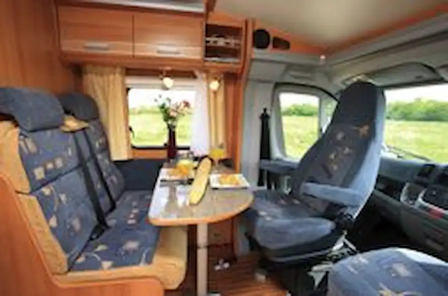 Dethleffs Globebus T15 (2010) - motorhome review (Click to view full screen)