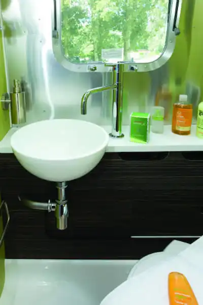 A s,all washbasion and built-in soap dispenser (Click to view full screen)