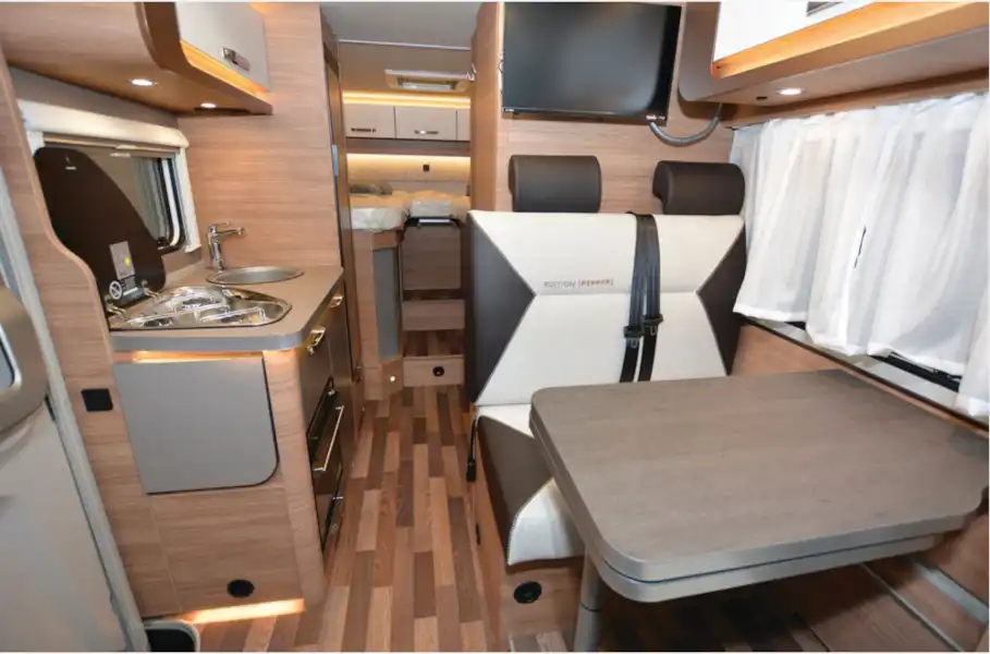 The Weinsberg CaraCompact 600 MEG Pepper motorhome interior (Click to view full screen)