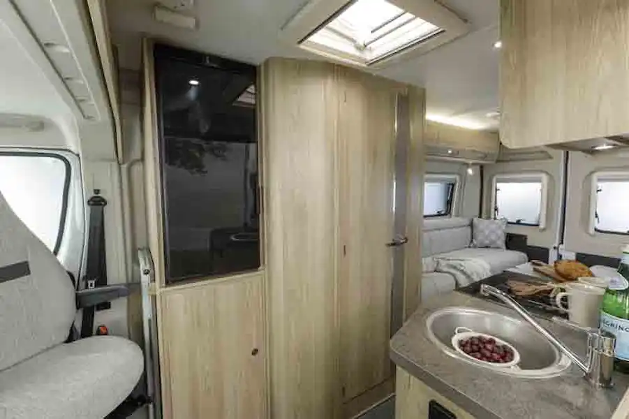 The kitchen is well equipped considering the price of this motorhome (Click to view full screen)