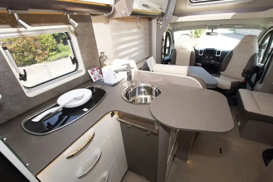 The kitchen in the Bürstner Lyseo TD Harmony Line 744 motorhome (Click to view full screen)