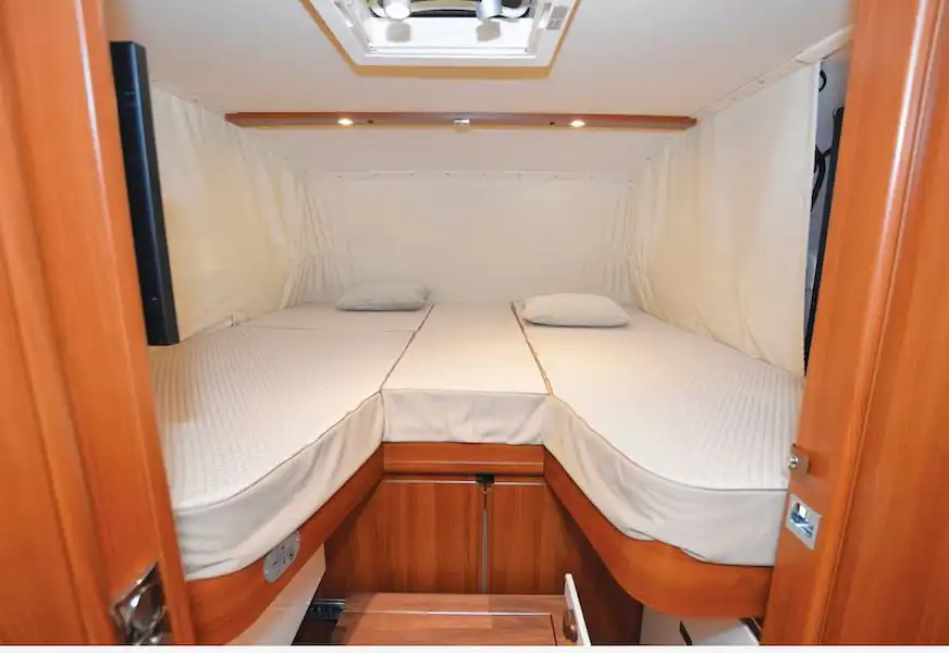 The Carthago Liner-for-two I 53 A-class motorhome beds (Click to view full screen)