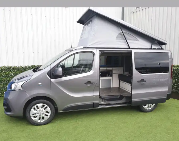 The Calder Campers Renault Trafic Auto campervan (Click to view full screen)
