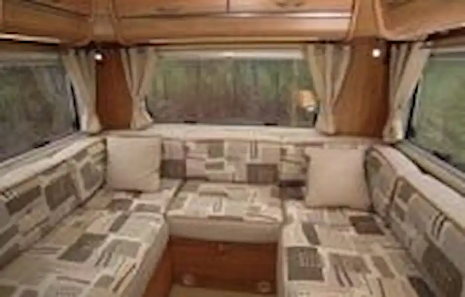 Auto-Trail Apache 700 (2008) - motorhome review (Click to view full screen)