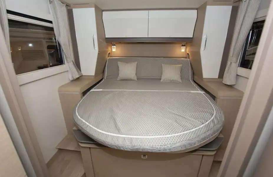 The island bed in the Rapido M96 motorhome (Click to view full screen)