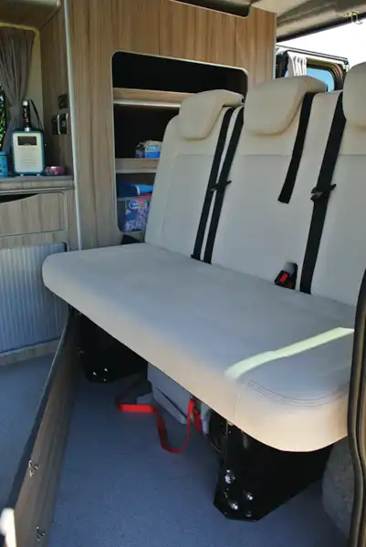 Rear travel seats (Click to view full screen)