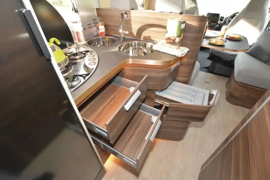 Impressive design in the kitchen (Click to view full screen)