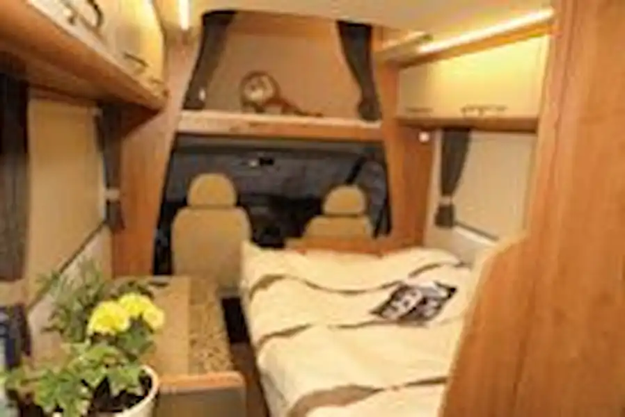 Auto-Trail Frontier Mohawk (2010) - motorhome review (Click to view full screen)