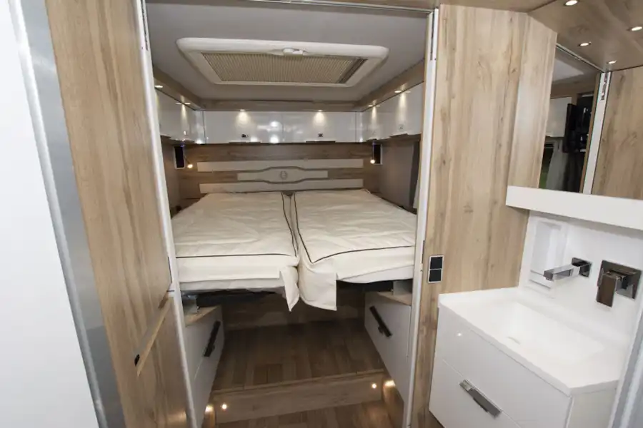 The beds in Le Voyageur Signature I8.5HF motorhome (Click to view full screen)