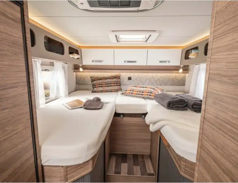 The Weinsberg CaraCompact Suite MB 640 MEG Pepper Edition beds (Click to view full screen)