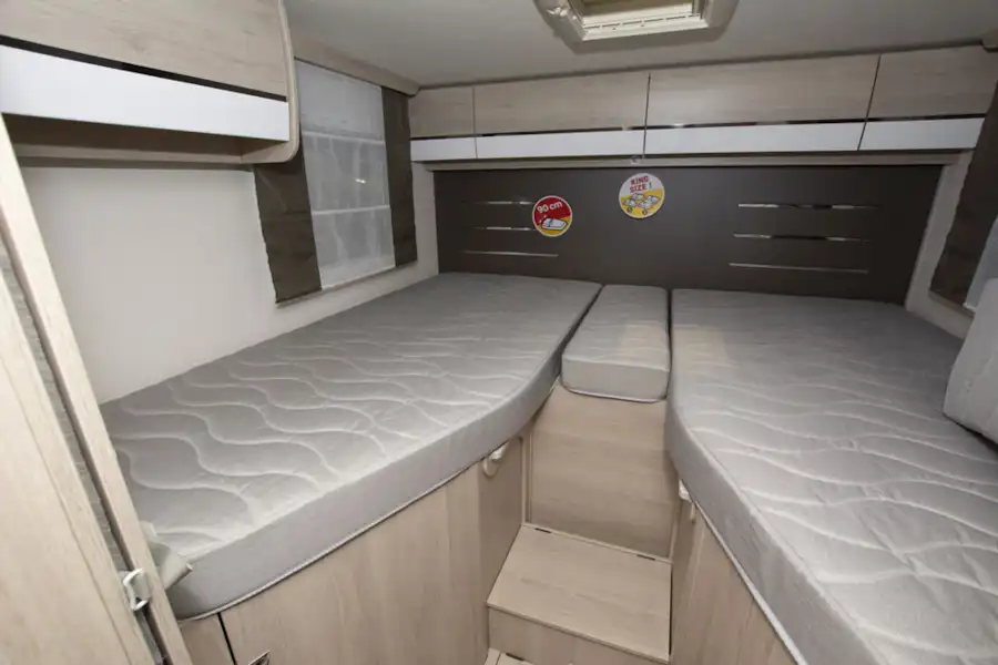 Single beds in the  Chausson C717GA motorhome (Click to view full screen)