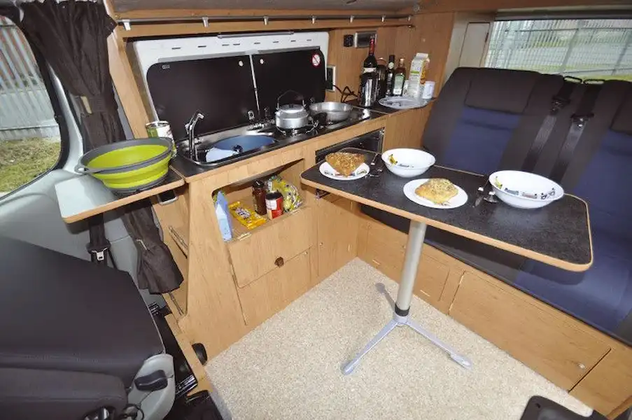 Hillside Ellastone and Wellhouse i800 - motorhome review (Click to view full screen)