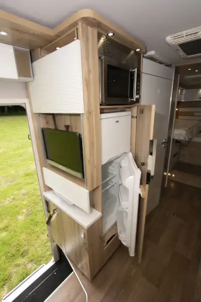 The kitchen in Le Voyageur Signature I8.5HF motorhome (Click to view full screen)