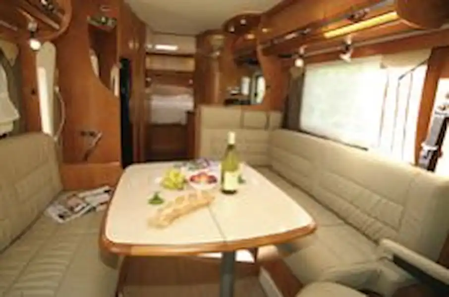 Rapido 9002dfh (2011) - motorhome review (Click to view full screen)
