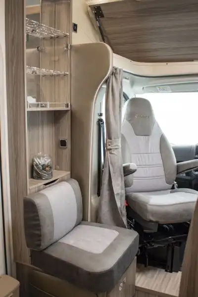 Front seating in the Benimar Primero 331 motorhome (Click to view full screen)