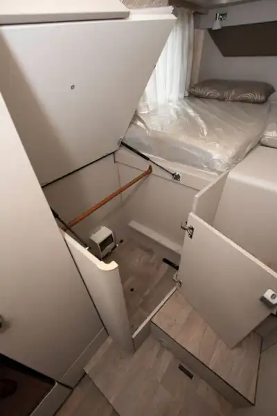 Storage in the Hymer Exsis i-580 motorhome (Click to view full screen)