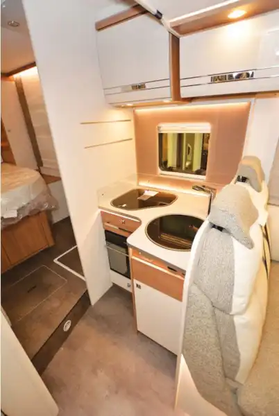 The Dethleffs Eurostyle T 6757 DBM low-profile motorhome kitchen (Click to view full screen)