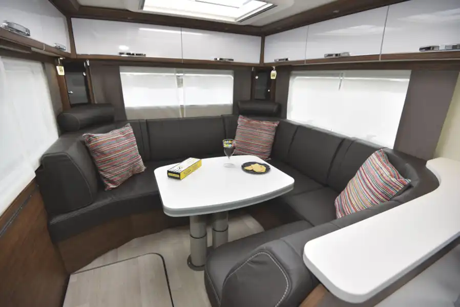 The U-shaped lounge in the Frankia Platin I8400 Plus motorhome (Click to view full screen)