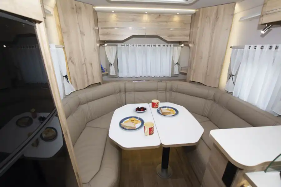 The U-shaped rear lounge in Le Voyageur Classic LV7.8LU motorhome (Click to view full screen)