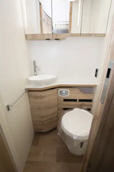 The washroom in Le Voyageur Classic LV7.8LU motorhome (Click to view full screen)