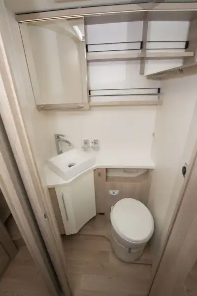 The washroom in the 8086dF motorhome (Click to view full screen)
