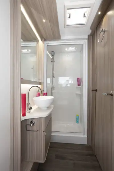 The shower and washroom in the Coachman Acadia Xcel 830 caravan (Click to view full screen)