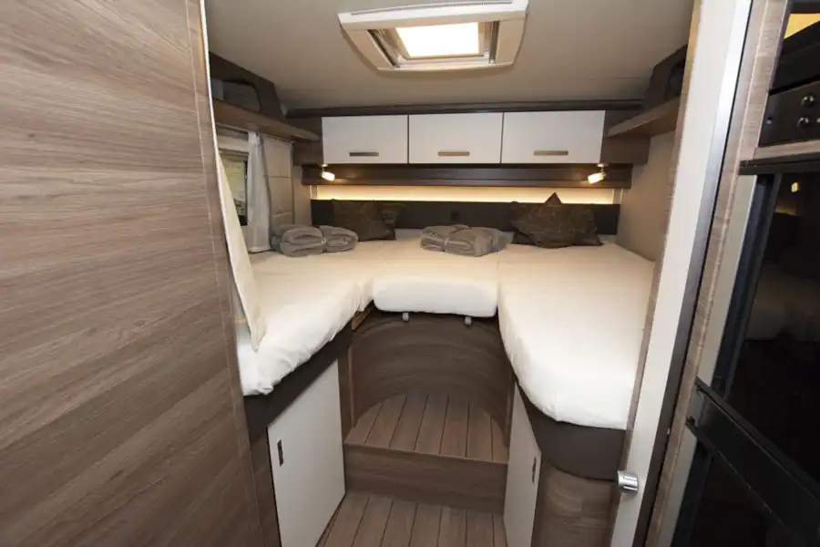 Beds in the Knaus Live I 700 MEG motorhome (Click to view full screen)