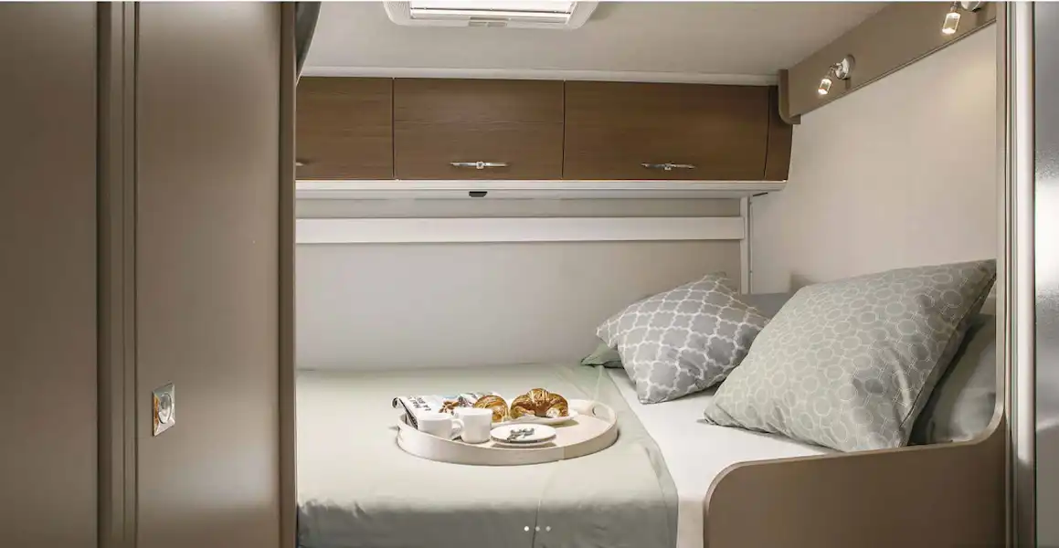 The Etrusco T 6900 DB motorhome's rear transverse double bed (Click to view full screen)