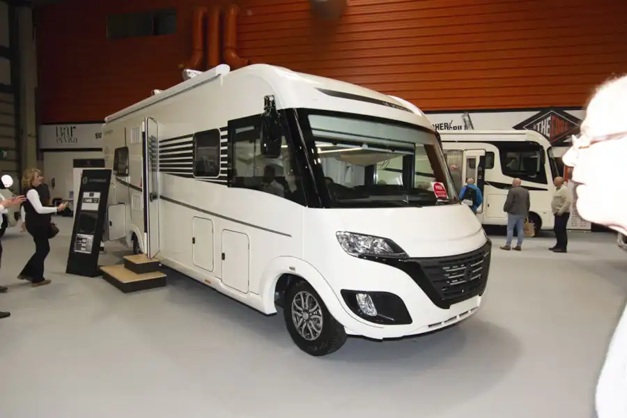 Le Voyageur Classic LV7.8LU motorhome (Click to view full screen)