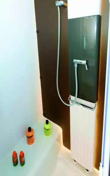 A panel radiator in the shiwer cubicle and a rail above it for towels to dry efficiently (Click to view full screen)