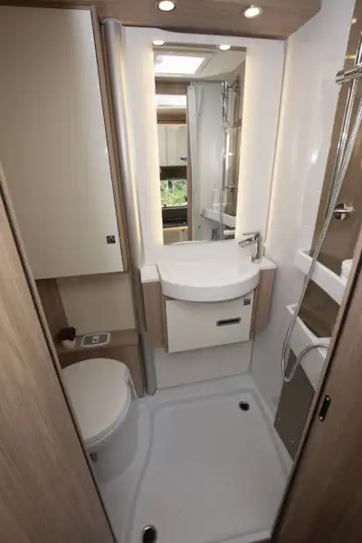 The washroom in the Bürstner Lyseo MT 690 G motorhome (Click to view full screen)