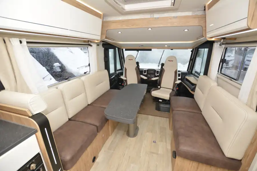 The lounge and cab in the Pilote Galaxy G690 D Essentiel (Click to view full screen)