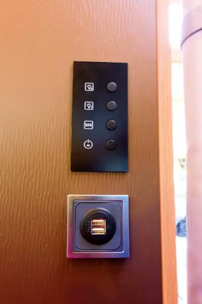 Dimmer switches and two USB sockets (Click to view full screen)