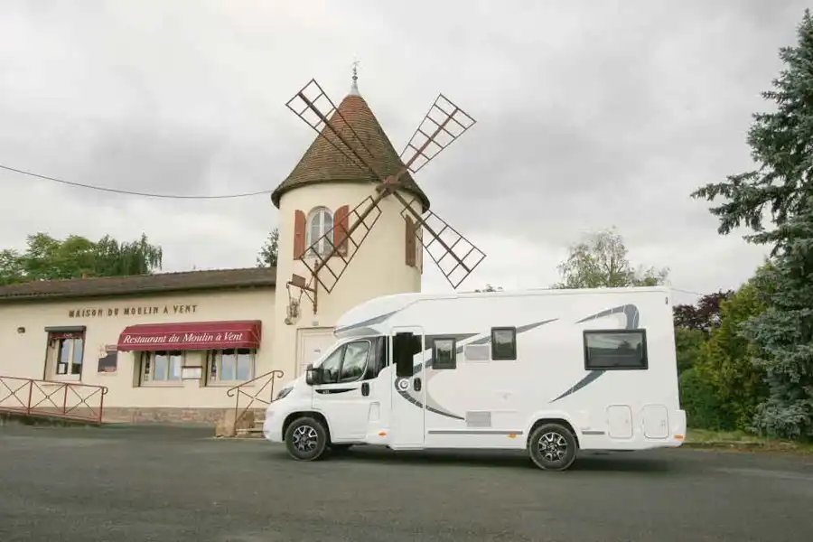 Chausson 611 Welcome Travel Line (Click to view full screen)