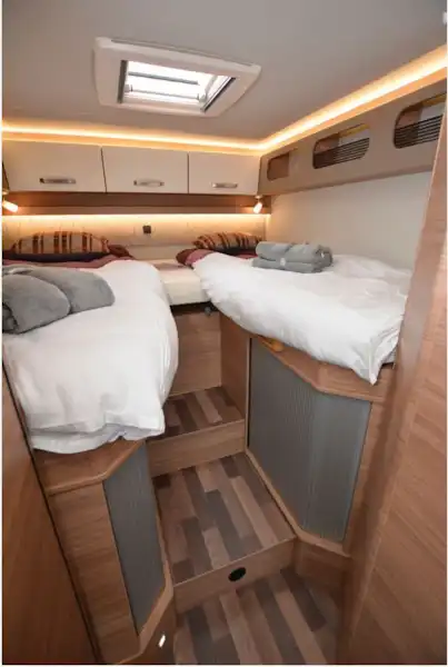 The Weinsberg CaraCompact MB 640 MEG Edition Pepper low-profile motorhome beds (Click to view full screen)