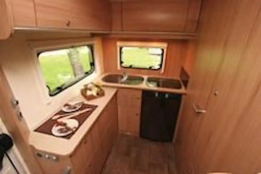 Bürstner Ixeo Time it 585 (Jan 2011) - motorhome review (Click to view full screen)