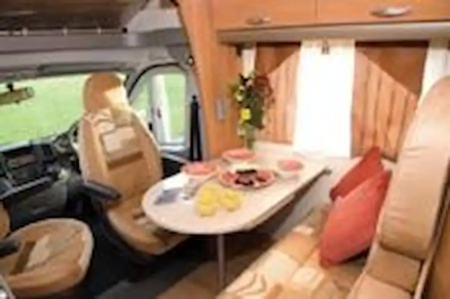 Swift Voyager 695 EL (2008) - motorhome review (Click to view full screen)