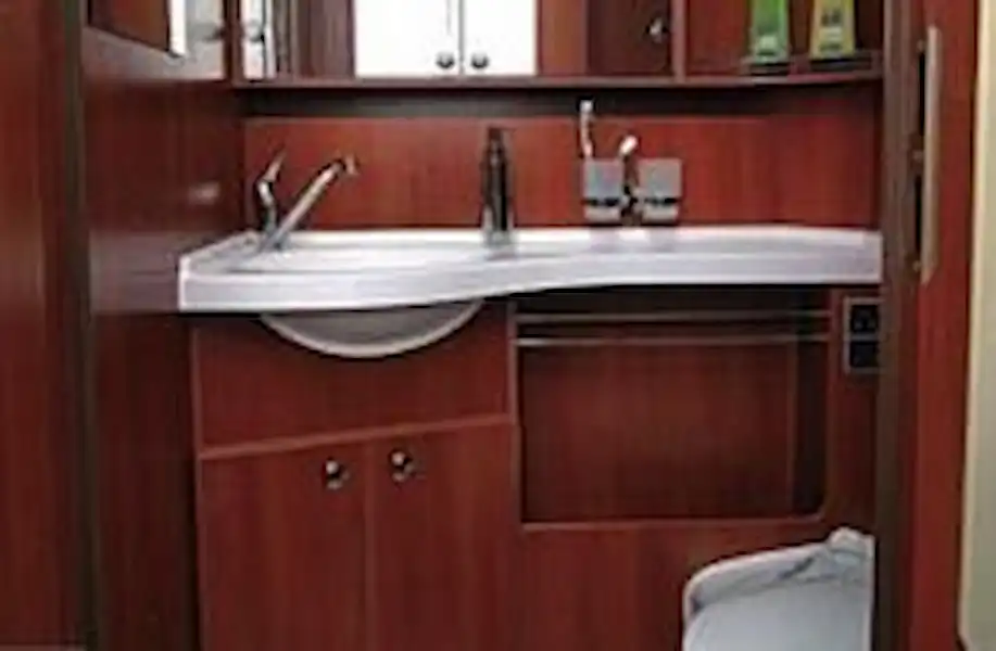 Concorde Credo Emotion 763L (2010) - motorhome review (Click to view full screen)