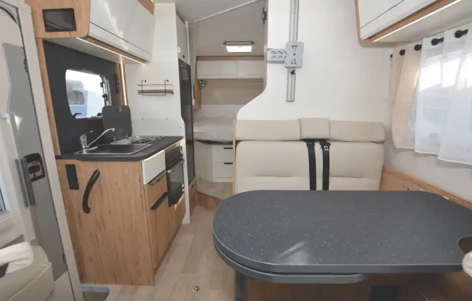 A look through the interior of the Pilote P650C Evidence motorhome (Click to view full screen)