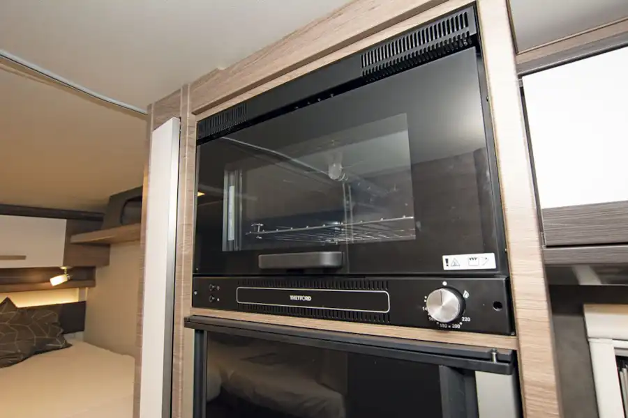 Close-up of the oven in the Knaus Live I 700 MEG motorhome (Click to view full screen)