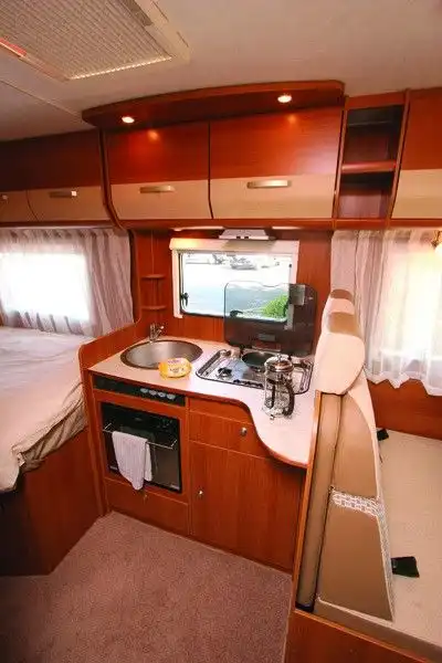 Carado T 348 - motorhome review (Click to view full screen)