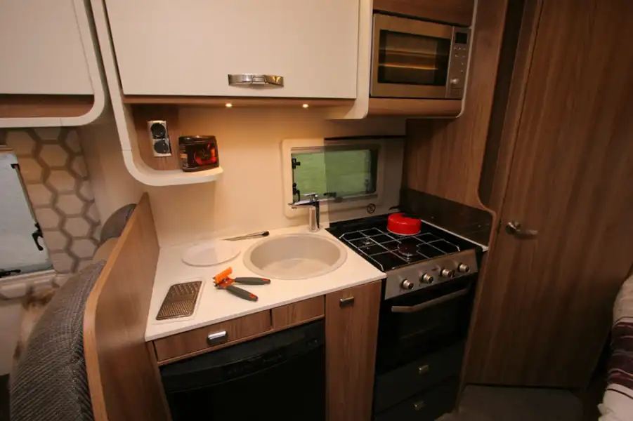 Fitted microwave, small fridge (Click to view full screen)