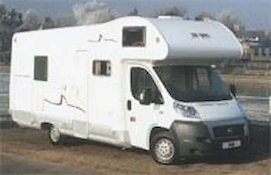 Motorhome review - Head to head McLouis Tandy 490G Plus versus Sharky M6 from 2007 (Click to view full screen)