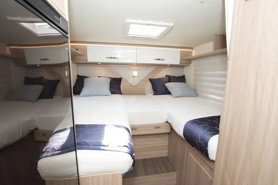 Twin beds in the Bürstner Lyseo MT 690 G motorhome (Click to view full screen)