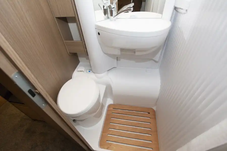The washroom in the Carado I338 Clever A-class motorhome (Click to view full screen)